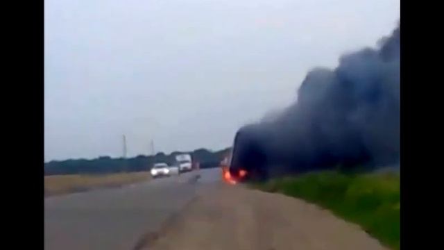 На трассе взорвался автомобиль смотреть онлайн