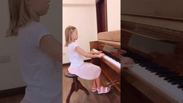 Amelia Nazarova.
William Gillock. “Flamenco” смотреть онлайн
