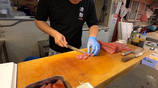 Fish Cutting ! The most luxurious Salmon &Tuna Sashimi -Taiwanese Fish Market смотреть онлайн