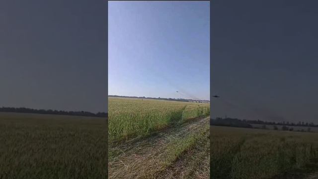 Пролет пары СУшек над военными. смотреть онлайн