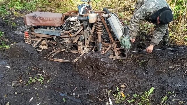 Испытание самодельной лебёдки из стартера и редуктора на самодельном квадроцикле с двигателем от Ок смотреть онлайн