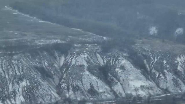 Russian Kornet ATGM crews attack Ukrainian drone crew in Kupyansk direction смотреть онлайн