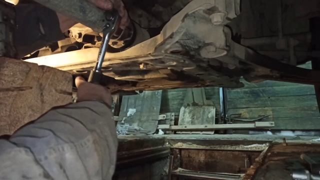 Как снять раздатку и МКПП с автомобиля. На примере Сузуки Гранд Витара 2006 г. выпуска смотреть онлайн