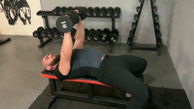 Жим гантелей на горизонтальной скамье и под углом 45 градусов смотреть онлайн