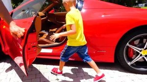 Веселые истории о том, как Влад и Никита играют с детскими машинками