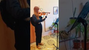 Соня играет на скрипке 🎻 Моцарт «Майская песня»!🙂