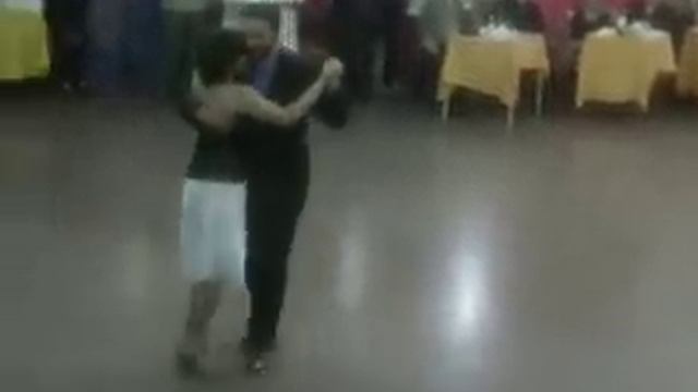 GUSTAVO y MARÍA Bailan milonga en CÍRCULO APOLO смотреть онлайн