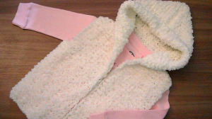 Жилет с капюшоном.Размер 2 года.Часть №1.mp4