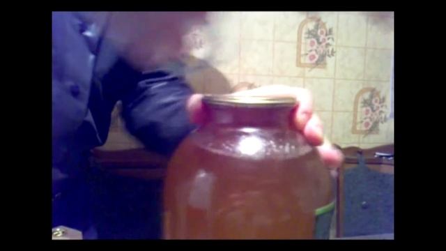 Открыть крышку банки кружкой. Лайфхак и улучшение смотреть онлайн
