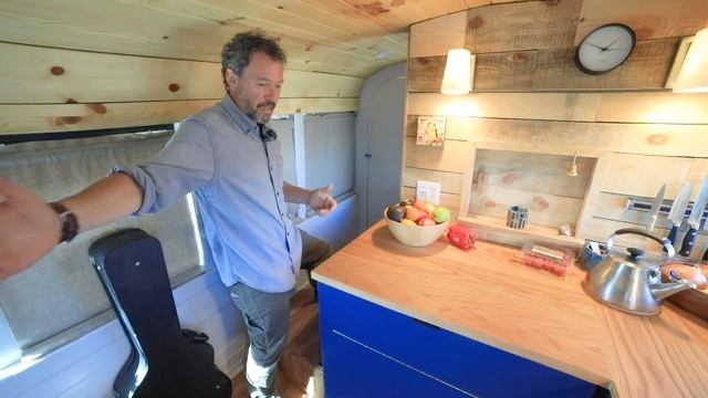 The Most Cleverly Designed School Bus Conversion - A True Apartment On Wheels смотреть онлайн