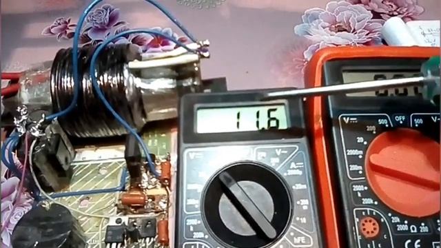 Генератор высоковольтных импульсов с потреблением 9 милиампер (электропастух на полевом)2 смотреть онлайн