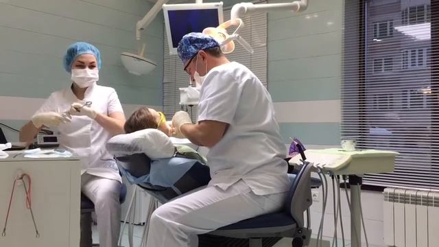 Скульптура Чарли | Удаляем молочный зубик | Dental clinic смотреть онлайн