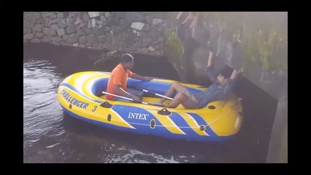 Intex Challenger 3 Inflatable Raft Boat Set with Pump and Oars in use video смотреть онлайн