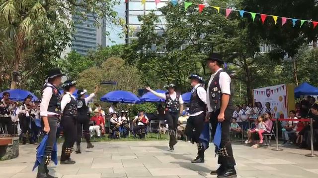 Lass of Richmond Hill Bledington in Hong Kong 🇭🇰 смотреть онлайн