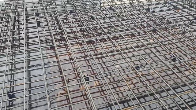 Одноэтажный дом. Плоская крыша. Высокие потолки и витражи. Как мы это строим. смотреть онлайн