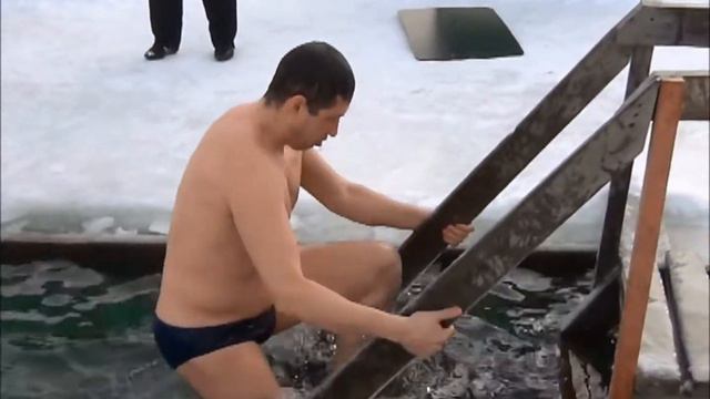 Наукоград Кольцово. Крещенские купания 2014 г смотреть онлайн