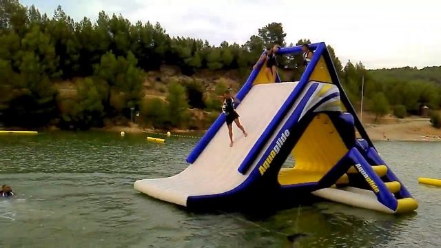 Надувная водная горка Aquaglide от Water-games.ru смотреть онлайн