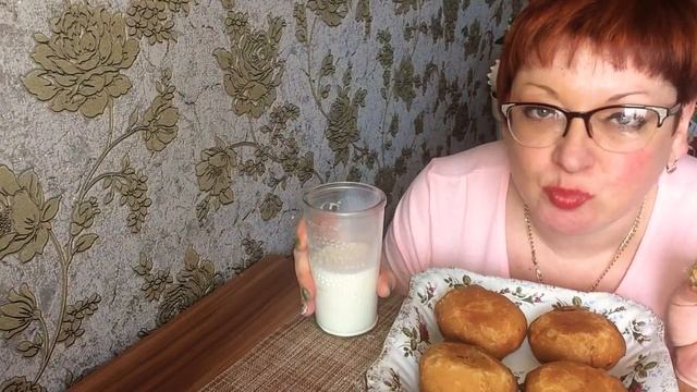 Мукбанг /Беляши/Mukbang /PIES/EATING SHOW/And Milk) И молоко!ОбЖОР.Болтапка. смотреть онлайн