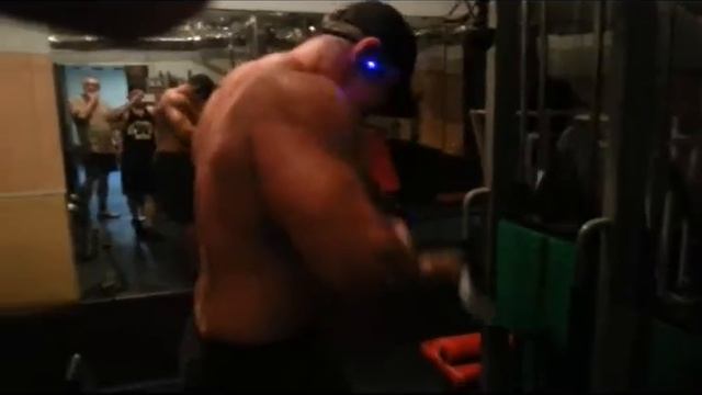 Адам Козыра подьемы на бицепс в блоке смотреть онлайн