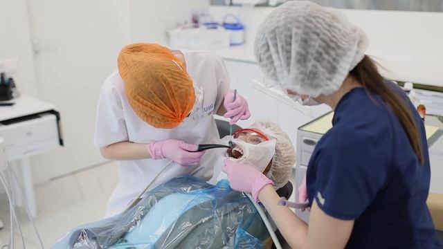 Профессиональная гигиена на аппарате EMS AirFlow Prophylaxis master смотреть онлайн