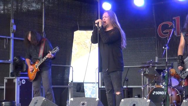 Slovenská kapela Gloom na rockovém festivalu South of Heaven v bývalém lomu ve Zbytinách смотреть онлайн