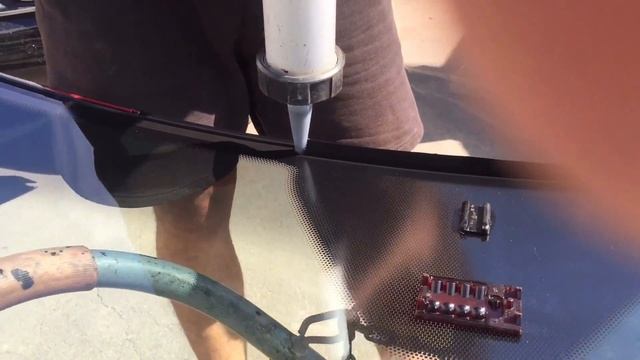 замена стекла| как нанести клей на стекло | как правильно нанести герметик на стекло|полезное видио смотреть онлайн