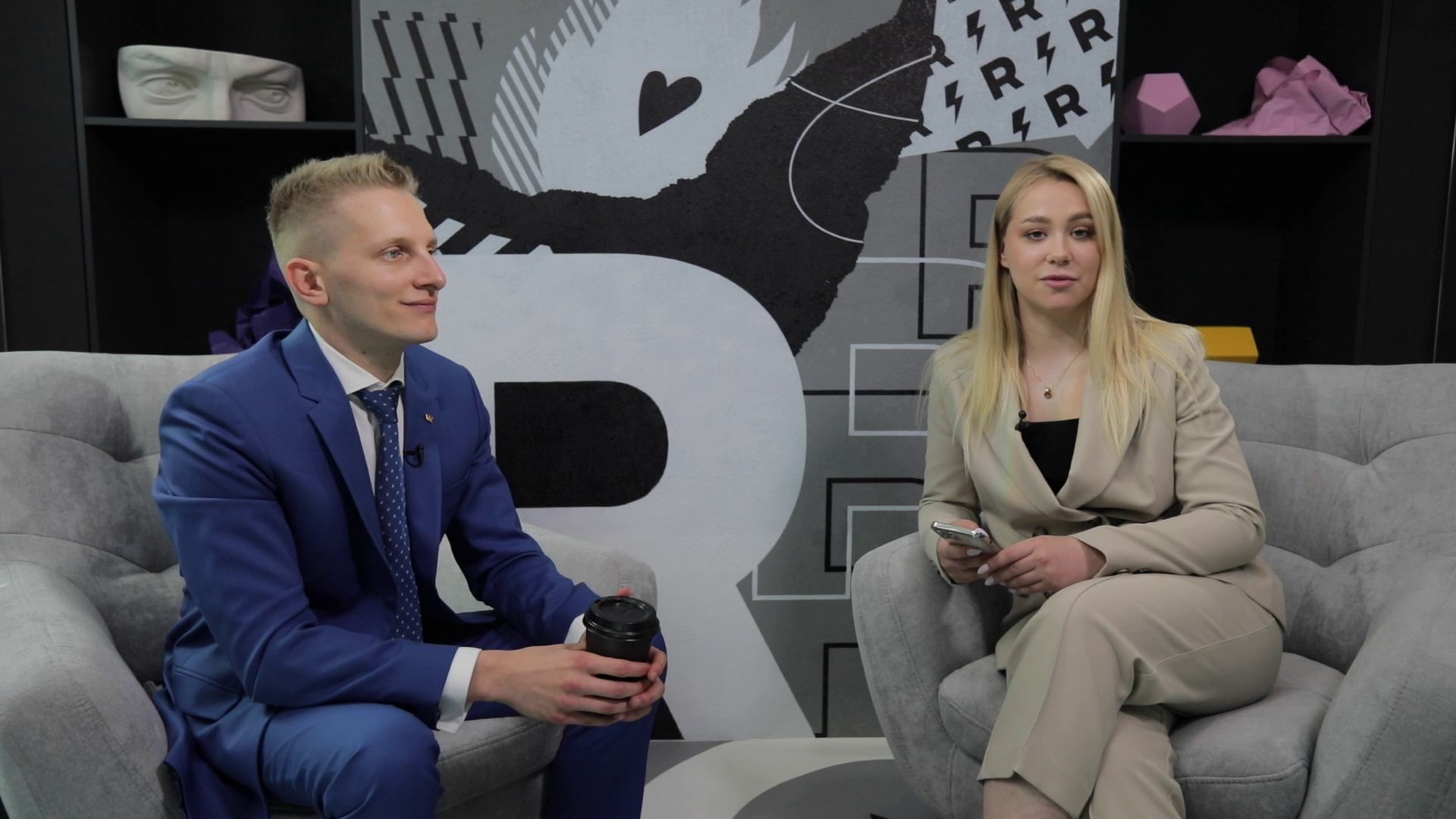 Хоффман — Интервью. Почему кто-то готов платить за музыку, а кто-то нет? смотреть онлайн