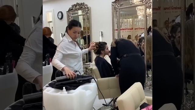 РАБОТА В 4 РУКИ (ВЕЧЕРНЯЯ УКЛАДКА НА ДЛИННЫЕ ВОЛОСЫ) смотреть онлайн