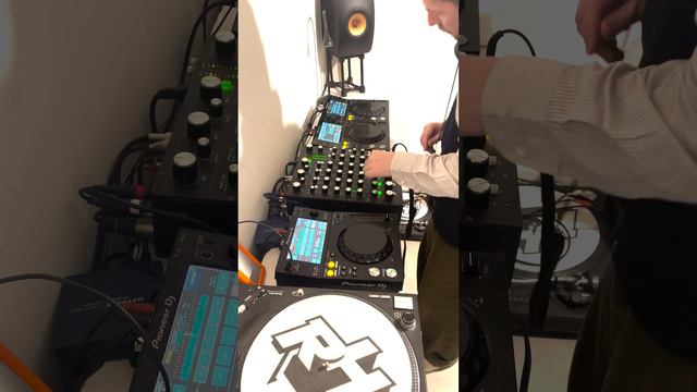 3 deck classic tech house on rotary mixer Dec 2023 смотреть онлайн