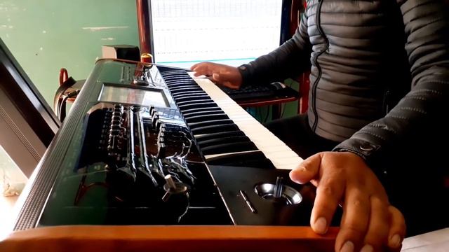 Grupo Bryndis - Sonidos Korg Kronos смотреть онлайн