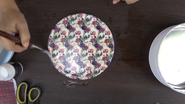 ? Декупаж коробки из-под печенья. Мастер-класс Удовиной Наташи. Простой декор! смотреть онлайн