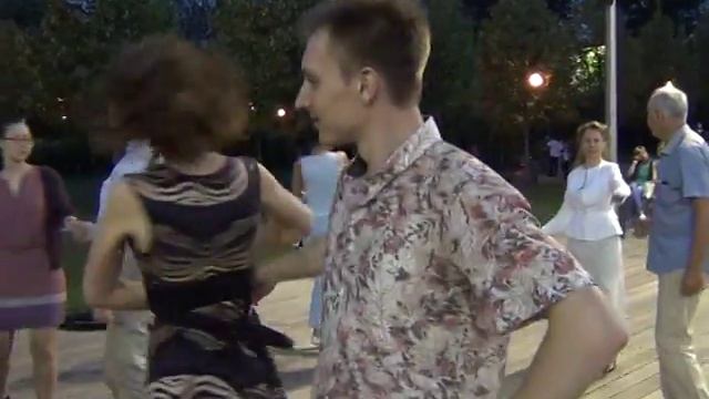 Венгерский бальный в парке им.Горького www.rpu-dance.ru смотреть онлайн