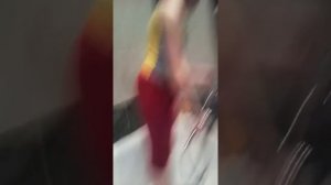 Челендж ,,купаюсь в одежде под водой"