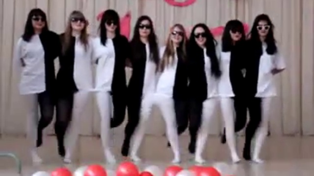 Оригинальный черно-белый танец смотреть онлайн