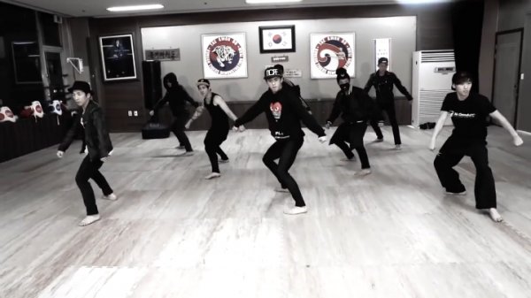 Танцевальная группа TAEYANG 