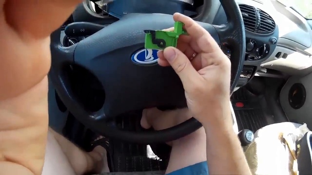 ВАЗ Лада Калина >> Фиксатор разъёма панели приборов / Приборки смотреть онлайн