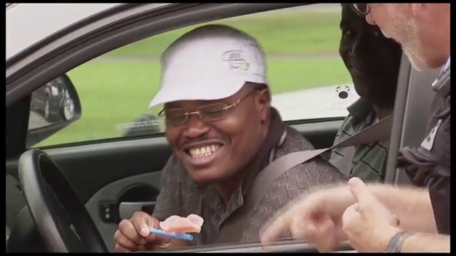 Полицейский теряет свой протез))) смотреть онлайн