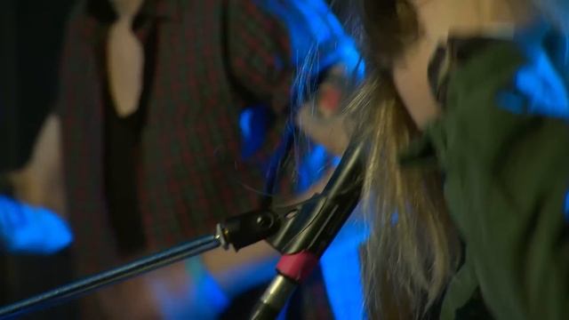 Shura - Indecision (Live at the Future Festival 2015) смотреть онлайн