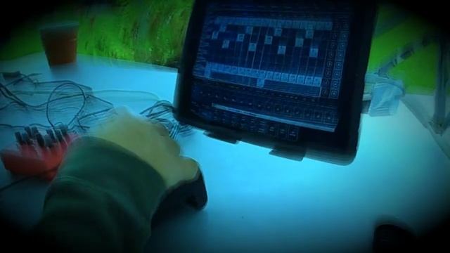 Meeblip'n Trip'n #1 (Listen in HD & Turn on CC for "notes") смотреть онлайн