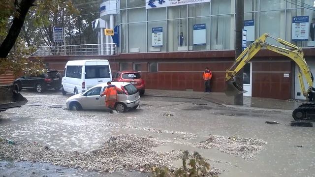 Затопление улицы Василий Александри. К чему приводит ремонт канализации в киишневе смотреть онлайн