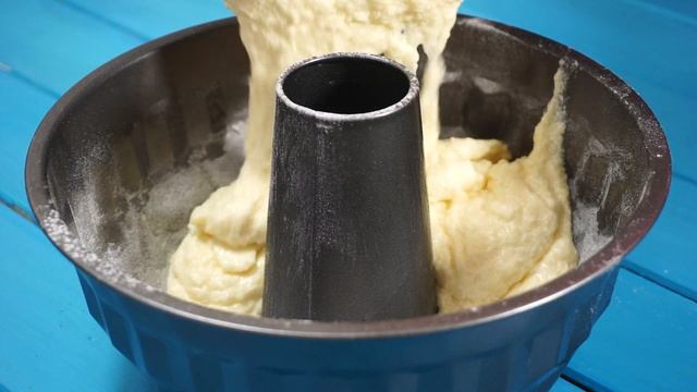 Кокосовый кекс со сливочной глазурью! Простой и очень вкусный рецепт. Coconut cake recipe смотреть онлайн