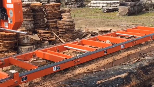 WoodMizer LT15 Wide sawmill slabbing a 36” dia Redwood log, recovered Tubbs Wildfire, Santa Rosa CA смотреть онлайн