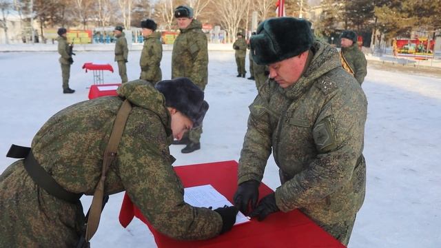 В Белогорске военнослужащие приняли военную присягу смотреть онлайн