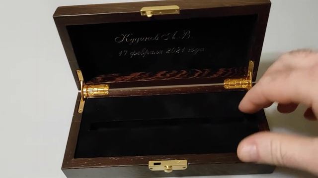 Деревянная шкатулка из черного дерева венге. С ложементом из флока под ручку смотреть онлайн