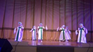 Танец березок в детском саду видео. Гляжу в озера синие