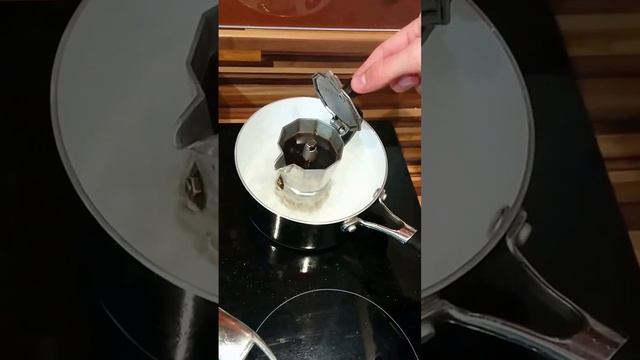 How to make a moka pot coffee with an induction hob!! смотреть онлайн