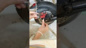 Как подтянуть за 1 минуту  тросик тормоза на самокате Kugoo M4.