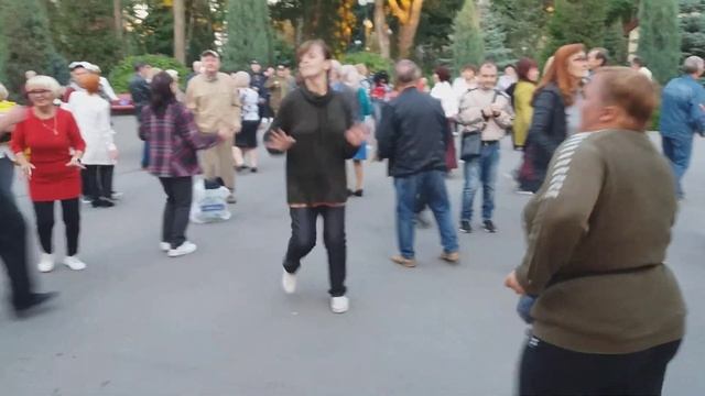 Харьков,танцы в парке; 