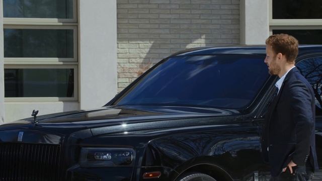 2021 Mercedes Maybach GLS 600 против Rolls Royce Cullinan смотреть онлайн