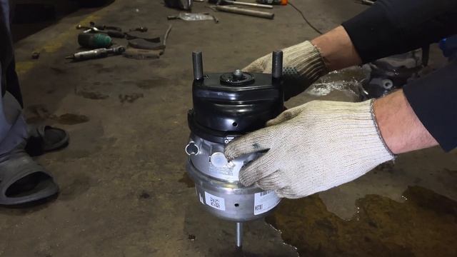 Полный капитальный ремонт тормозного суппорта WABCO, на полуприцепе Schmitz, причины неисправности смотреть онлайн